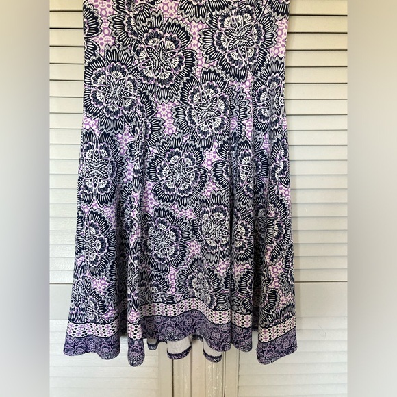 Liz Claiborne Dress  Sleeveless V-Neck Purple Floral  Zip Back Fit Flare Size 6 - Picture 2 of 13